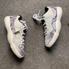 나이키 에어 조단 11 Low Sneakeskin Light Bone CD6846-002 군성이네N62