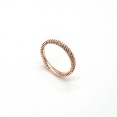 핑크모이사나이트