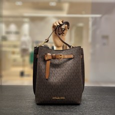 마이클코어스에밀리아