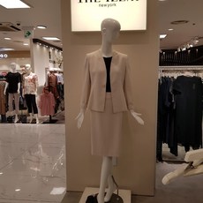 더아이잗뉴욕 여성 간절기 70% 노카라 스커트 정장 세트