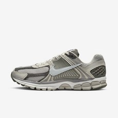 나이키 줌 보메로 5 프리미엄 라이트 아이언 오어 앤 플랫 퓨터 Nike Zoom Vomero 5 PRM Light Iron Ore and Flat Fewter