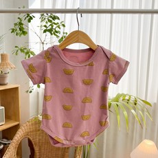 9개월아기손가락빠는아기