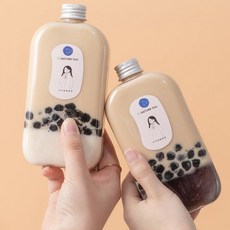 뉴마켓 IW90 300ml 검정캡 200개 페트병 밀크티병 (약 가로 7.2cm x 세로 3.7cm x 높이 15.6cm)