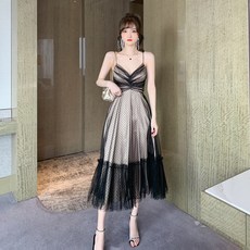 신복 고본풍 망사 꼬임 미니스커트 거두고 허리 날씬해 보이는 하트 섹시 뒤태