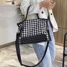 b23cc5a7c57c159ac61952a587ff2d13eefab46b056cfdb1cffb9dff3b84.jpg