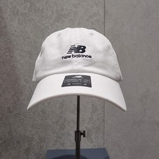 국내매장판 뉴발란스 ESSENTIAL_ COVERALL 66 STACKED CAP 캡모자 WHITE NBGDDAE304