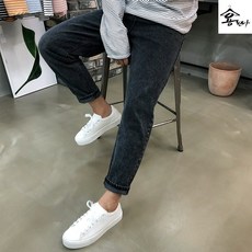 용된다 남자 세미 일자 테이퍼드핏 흑청 데님팬츠