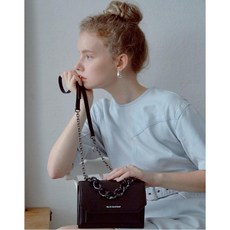 질 바이 질스튜어트 악세서리 20FW [LUCY] 블랙 가죽 골드 로고 체인 사각 크로스백 JLBA0F500BK