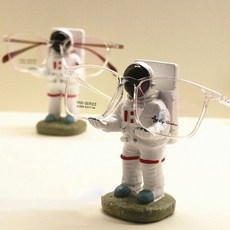 우주인안경거치대