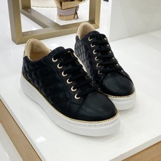 탠디스니커즈