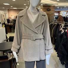 SOGO 트리아나 [ 품절 임박!!! 90% 할인!!! ] 겨울에도 따듯한 울 알파카 혼방 여성스럽고 세련된 깔끔핏 테일러 카라 벨티드 하프 코트 TF4HA17 BG