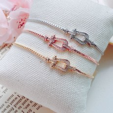 일루아샵 포스텐 스트랩 팔찌 (말굽 팬던트)