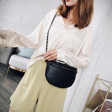 행사 모임 반달모양 체인 크로스백 패션코디 룩코디