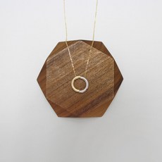 우노아레목걸이