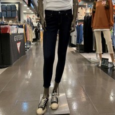 f8239876dc4e6f8841a72fc0ebbbdfa9fa58444e6b2387c430e5707cbacf.jpg