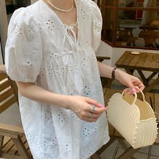 라가앤미 퍼프소매 펀칭블라우스 여성반팔블라우스 체형커버