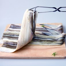 통영 손질 바다장어 1kg 머리 뼈 포함 2-3미, 손질 후 750g