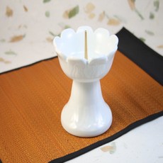 백자 연꽃문 촛대 (단 소) / 도자기촛대 제사용촛대 백자촛대 연꽃모양촛대 제기 / 기도 명상 요가시 사용, 1개