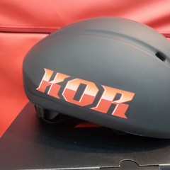 [KYU스포츠 신상품] 숏트트랙 스피드스케이트 전용 블랙 화이트 헬멧