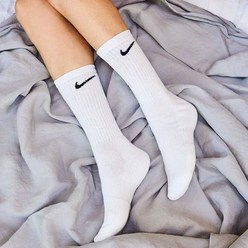 나이키 남녀공용 데일리 장목 양말 가벼운 쿠션 삭스 스포츠 레깅스 스우시 로고 포인트 패션양말 흰색 3PACK