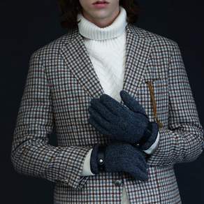 고급스러운 남성 가죽 터치 장갑 착용 이미지