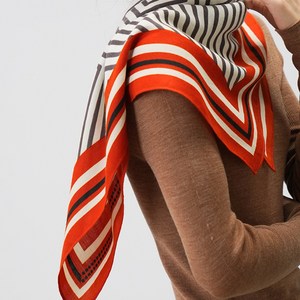 로앤하우스 레드 스트라이프 스카프