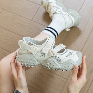 바우처 샌들 여 2024 여름 못생긴 출근 안 피곤 발바닥 스니커즈