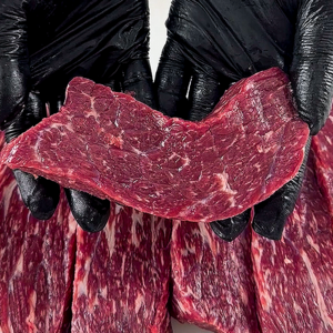 한우 1등급 뭉티기 / 육사시미 200g.300g 소스증정 / HACCP 인증 / 직접발골 신선한우, 고추장 소스, 1개, 뭉티기 300g
