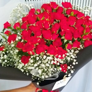 플라로마 장미 100송이 꽃다발 생화 당일발송가능 화이트데이 어버이날 성년의날 부부의날 생일꽃다발 기념일 졸업식 전국배송 지정일예약배송, 빨강+안개꽃
