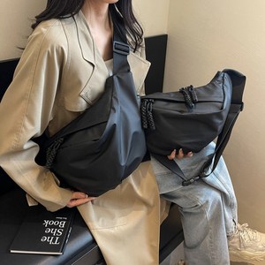 퍼베이드 가죽 여행용 크로스백 반달 크로와상백 해외 여행 캔버스 가방