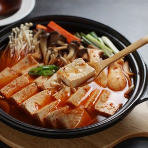 [요리어때]얼큰담백 두부버섯전골 밀키트, 1개, 570g