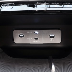 (원투겟) 그랜저GN7 충전포트 USB 케이블 몰딩 파츠 카본 메탈 커버 기스방지 튜닝 엠블럼 실내 악세사리 용품, 1열 USB 몰딩(무선충전 유)