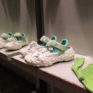 메리제인 운동화 스니커즈 명품 디자이너 브랜드 여성 신발 키높이 플랫폼 벨크로 여자 큐빅 통굽 발편한 리본 슈비코