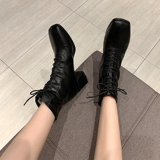 TCR 모이라 레이스업 앵클부츠