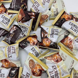 [에이치케이마켓] 코코넛/초코 라떼 쿠키 한입 크키 2가지맛 믹스 약70개입 사무실 탕비실 나들이 간식(개별포장), 1개