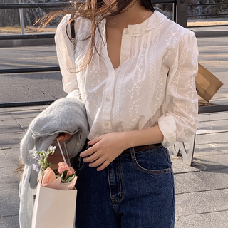 르엠마 여리핏 라운드넥 레이스 코튼 봄 블라우스
