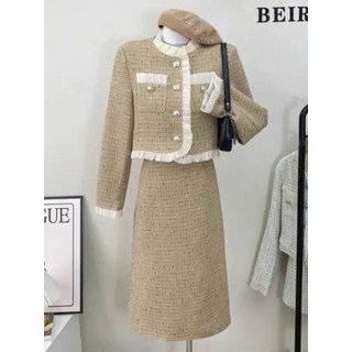 트위드 투피스로 완성되는 우아한 오피스룩