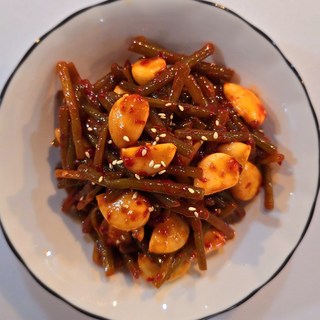 반찬연구소 알마늘 마늘쫑무침 500g/1kg 새콤매콤한 맛 별미 간편반찬, 500g, 1개