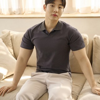 핵쿨남 남성용 어깨 넓어보이는 머슬핏 오픈 카라 반팔 티셔츠