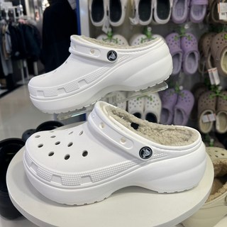 2. 크록스 클래식 ..