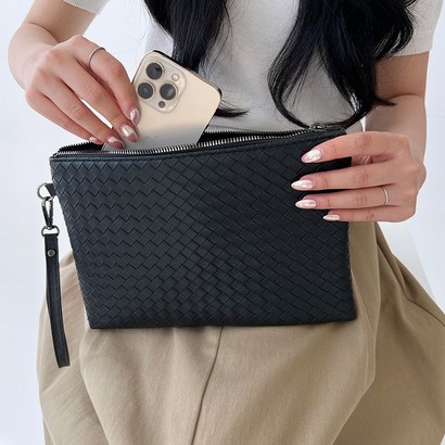 아옴 손착 빅사이즈 가죽 클러치백
