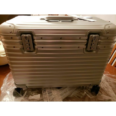 리모와파일럿 - 리모와 캐리어 RIMOWA Topas Pilot 37 L Multiwheel Spinner Suitcase