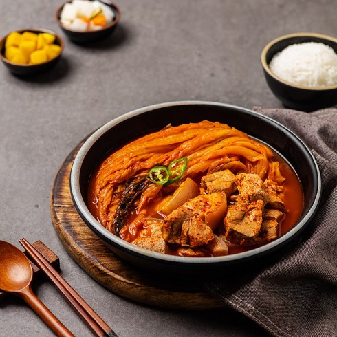 서민갑부김치찌개밀키트 - 서민갑부 방영 35년 전통 수원 맛집 신사강 제주흑돼지고기 김치찜 밀키트 1.3kg 2-3인분 국산 간편식 혼밥 찌개 배달음식, 1개