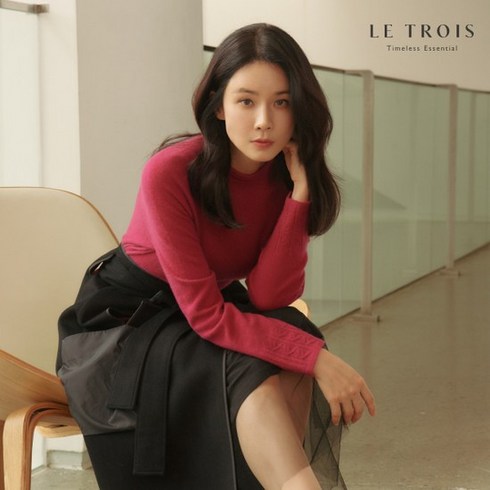 [KT알파쇼핑][LE TROIS]23FW 이보영의 르투아 퓨어캐시미어 100% 하프넥 홀가니트