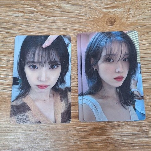 아이유 2022 콘서트 THE GOLDEN HOUR 공식 포토카드 앨범 정품2 - 버전 하나, 왼쪽