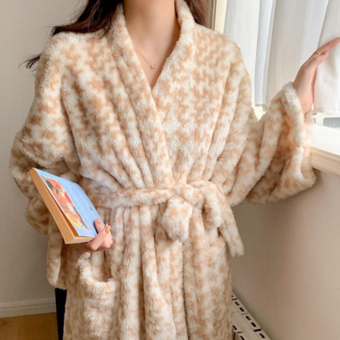 2023년 가성비 최고 겨울호캉스 - 스카치 극세사 긴팔 가운 로브 파자마 잠옷