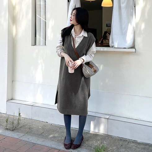 2023년 가성비 최고 레이어드원피스 - 데일리앤 브이넥 레이어드 니트 조끼 롱 원피스 리우