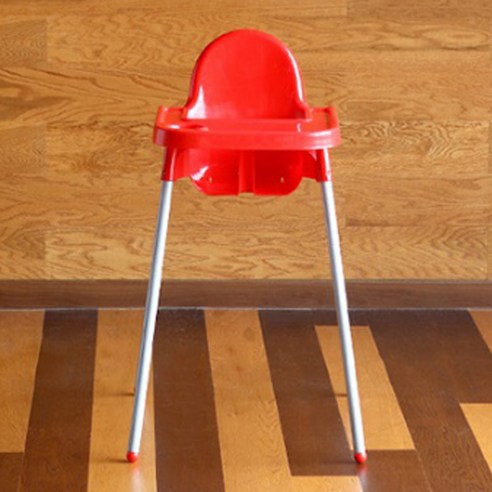 마켓비 SIGTAG 유아 식탁 의자   트레이 세트는 안정적이고 편안한 디자인으로 유아의 안전과 편의를 동시에 충족시켜줍니다.