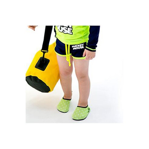 상큼한 디자인과 편안함, 안전까지 갖춘 완벽한 여름철 아쿠아슈즈