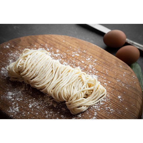 쫄깃한 면발이 선사하는 특별한 미식 경험, 풀무원 생칼국수